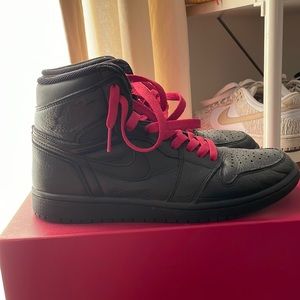 Triple black Jordan 1